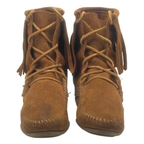 Minnetonka Brown Suede Fringe Lace Up Ankle Bootie Size 6 - Picture 2 of 9